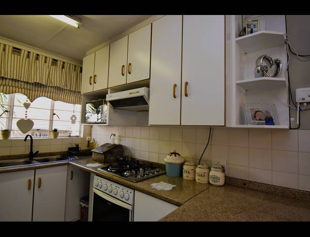 2 BEDROOM SIMPLEX FOR SALE IN NORTHWOLD